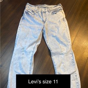 Juniors size 11 Levi’s